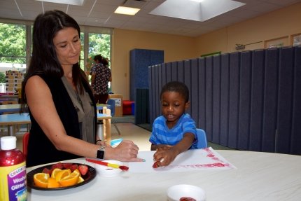 child in food therapy